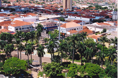 Foto área da Praça Dr. Gama e parte do centro da cidade.