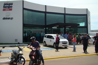 02-10-2014 inauguração poupatempo interna3.jpg